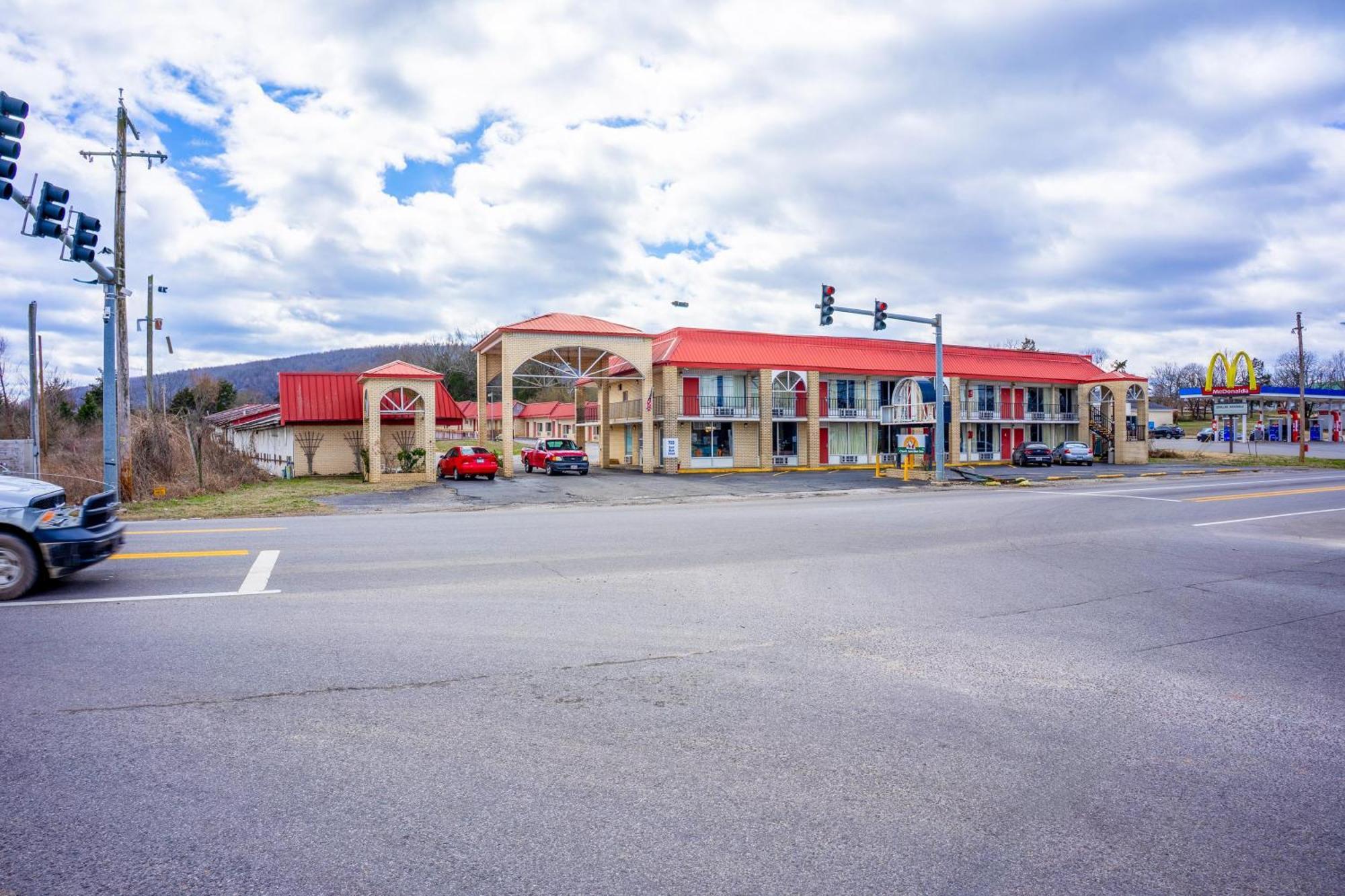 Ozark Junction By Oyo Mountain View
