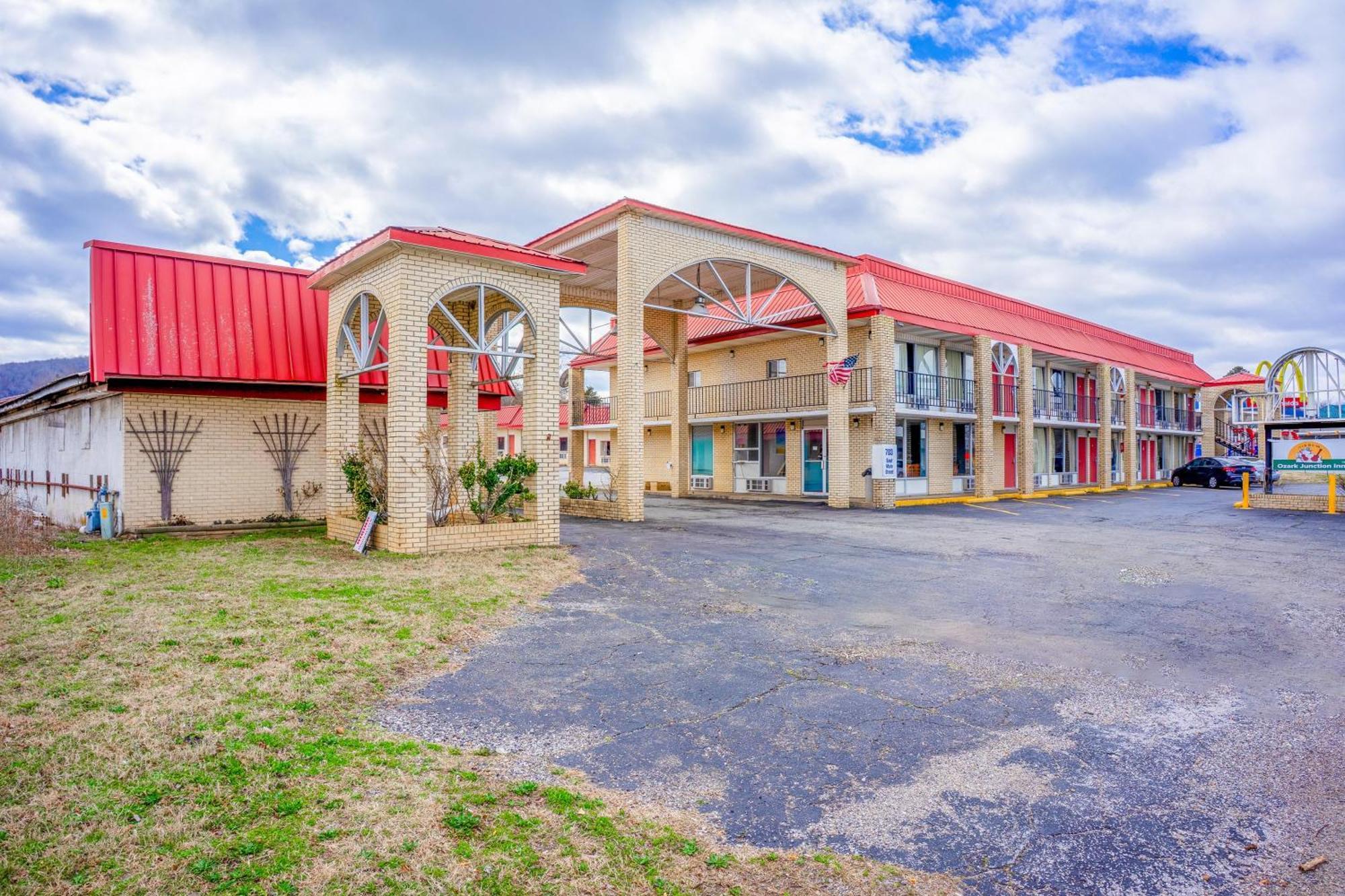 Motel Ozark Junction By Oyo 2*